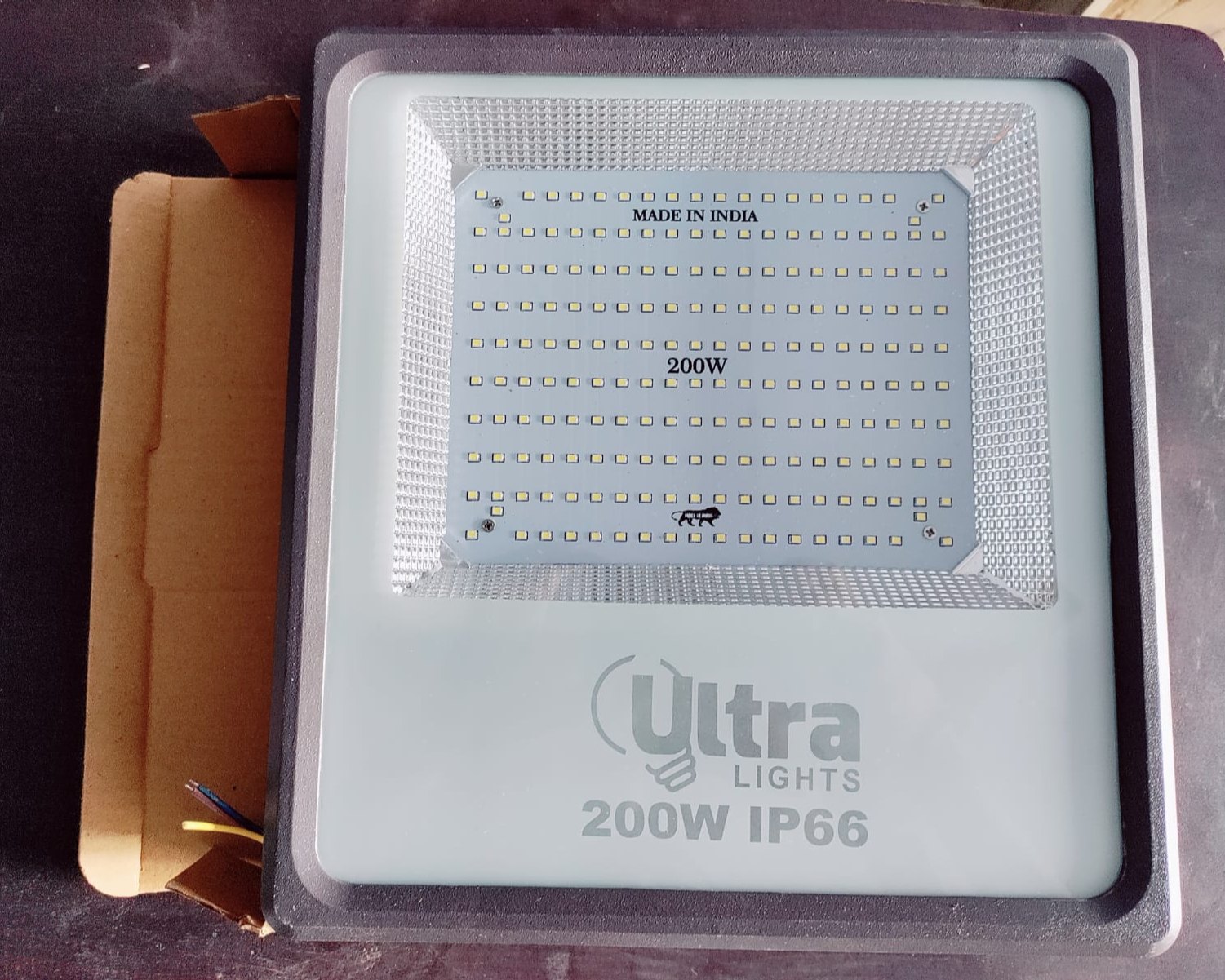 LED FLOOD LIGHT (halogens)