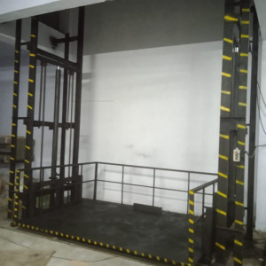 Industrial good lift