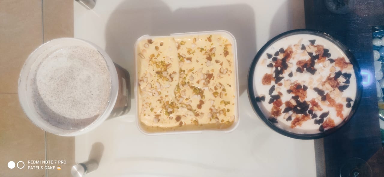 Made differnts of cake & other food iteams