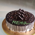 Made differnts of cake & other food iteams