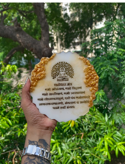 We do different art workshops like resin art, lippan art, foil art, fabric painting, canvas painting and we also customs